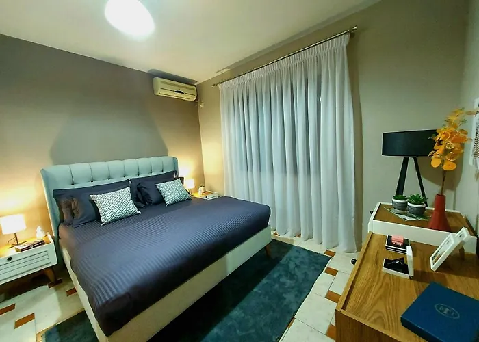 Lejlighed Cozy Retreat In The Heart Of Bllok Tirana