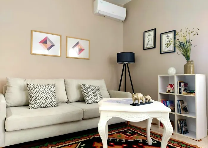 Cozy Retreat In The Heart Of Bllok Lejlighed Tirana
