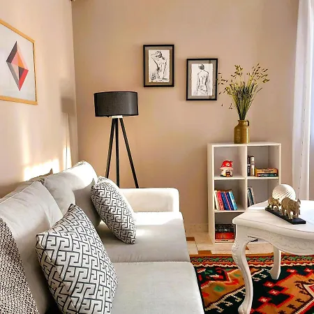 Apartament Cozy Retreat In The Heart Of Bllok Tirana