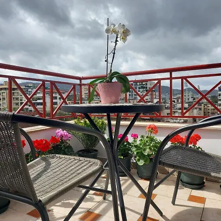 Apartament Cozy Retreat In The Heart Of Bllok Tirana
