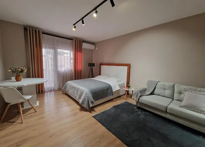 Cozy Retreat In The Heart Of Bllok Διαμέρισμα Τίρανα